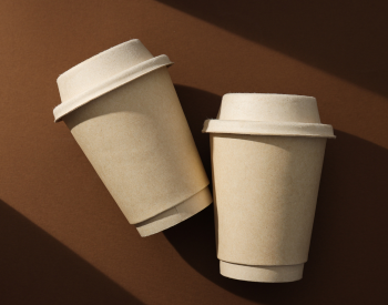 coffee cups with lids