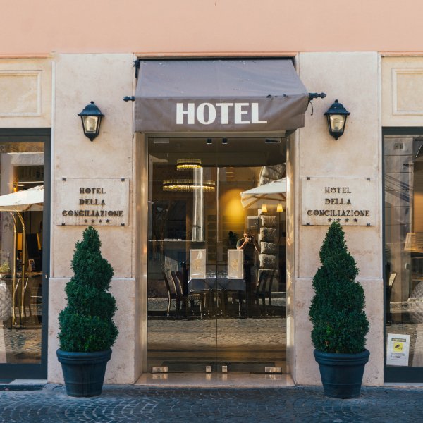 Innovative Trends in Custom Hotel Labels - Customizable